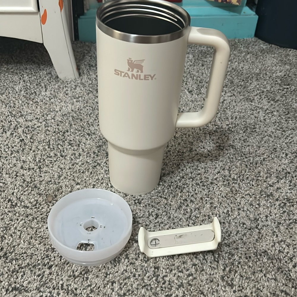 ❤️sold❤️ Stanley/Young living 40 ounce tumbler